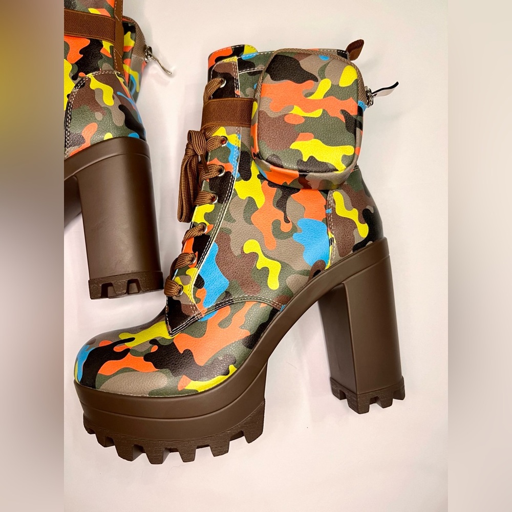New! Camo Print Combat Boots - Chunky Lug Sole Colorful Camouflage Platform Heel - Picture 4 of 12